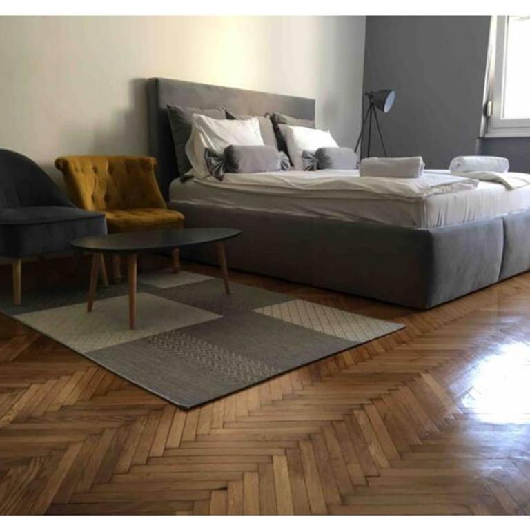 Pedestrian Zone Escape - One-Bedroom Apartment - 6