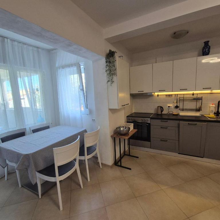 Cozy apartment in Petrovac - Two-Bedroom Apartment - 3