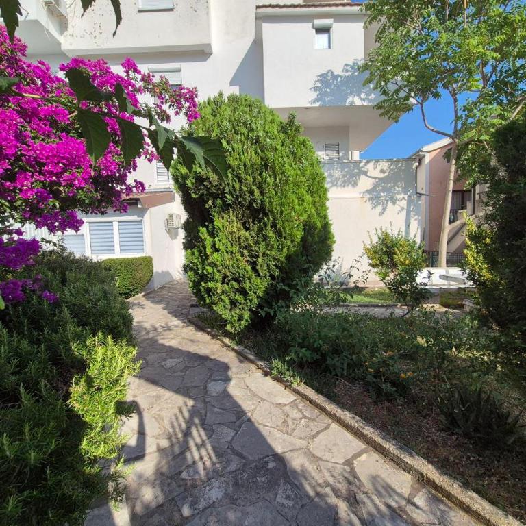 Cozy apartment in Petrovac - Two-Bedroom Apartment - 16