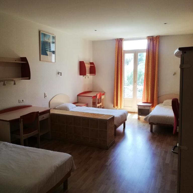 Campus Santa Maria - Chambre Triple avec Salle de Bains Commune - 2