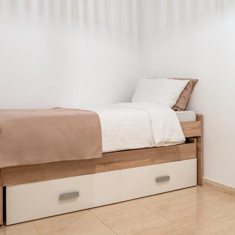 Casa Solsiesta Modern 3BR Townhouse in Gran Alacant with AC and Shared Pool - Three-Bedroom Townhouse - 2