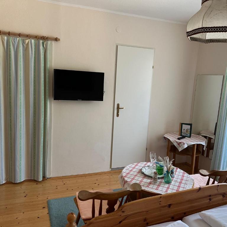 Zimmer am See - Doppelzimmer mit Balkon - 2