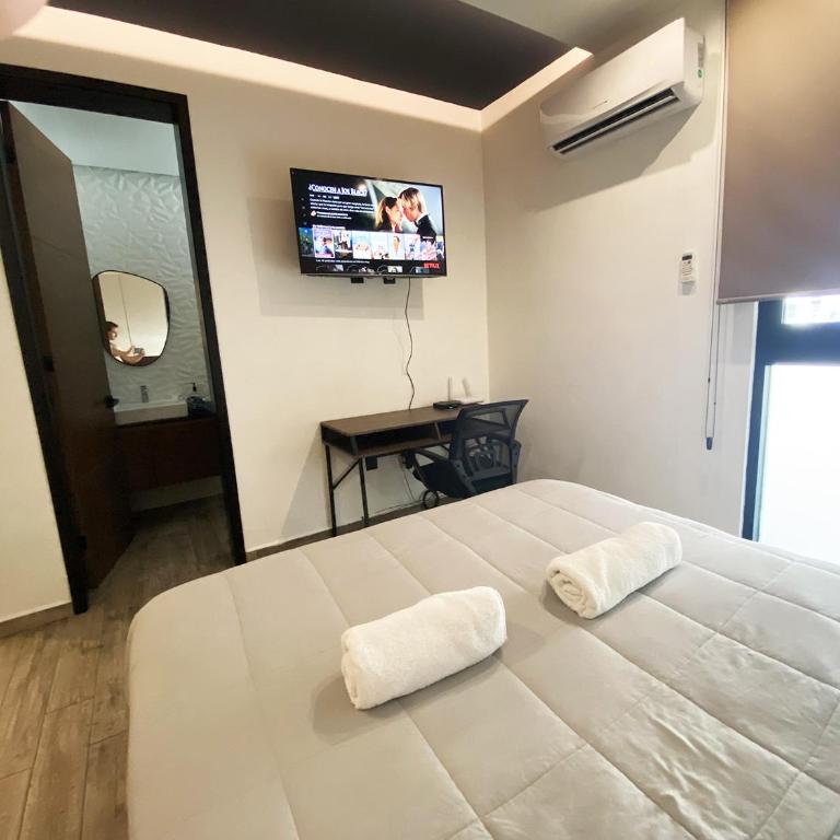 WorkSpace-Reliable WIFI-AC close to everything - One-Bedroom Apartment - 7