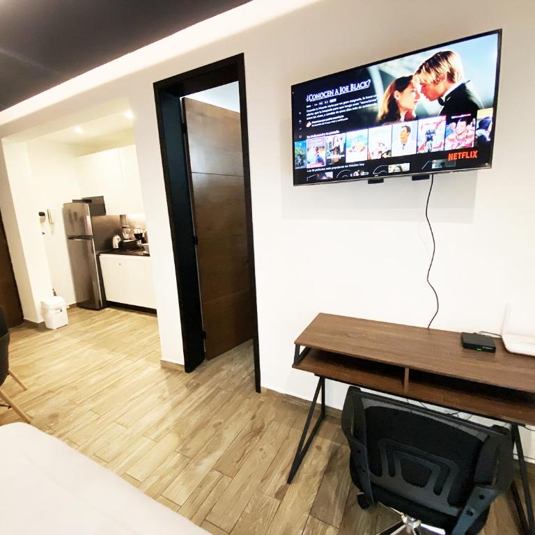 WorkSpace-Reliable WIFI-AC close to everything - One-Bedroom Apartment - 11