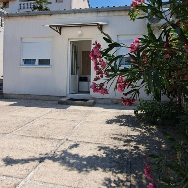 Amora Apartments - FREE parking - Deluxe One-Bedroom Apartment - 11