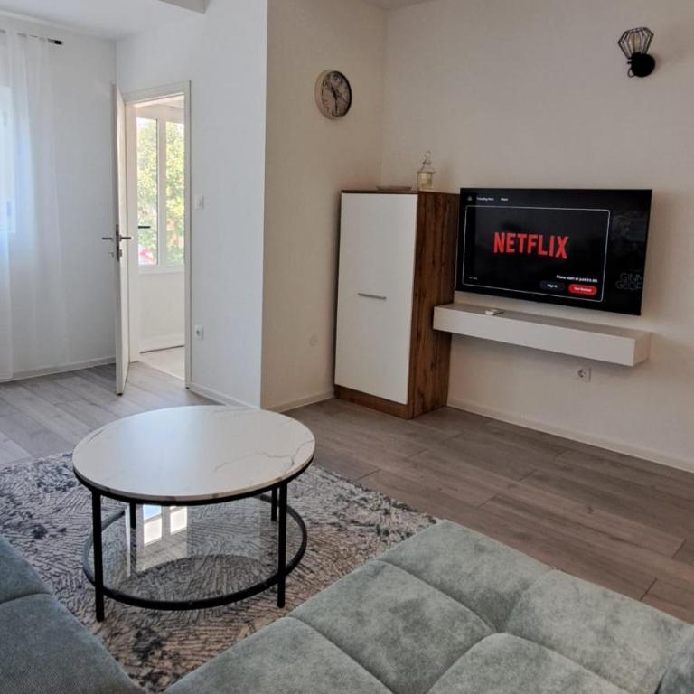 Amora Apartments - FREE parking - Deluxe One-Bedroom Apartment - 4