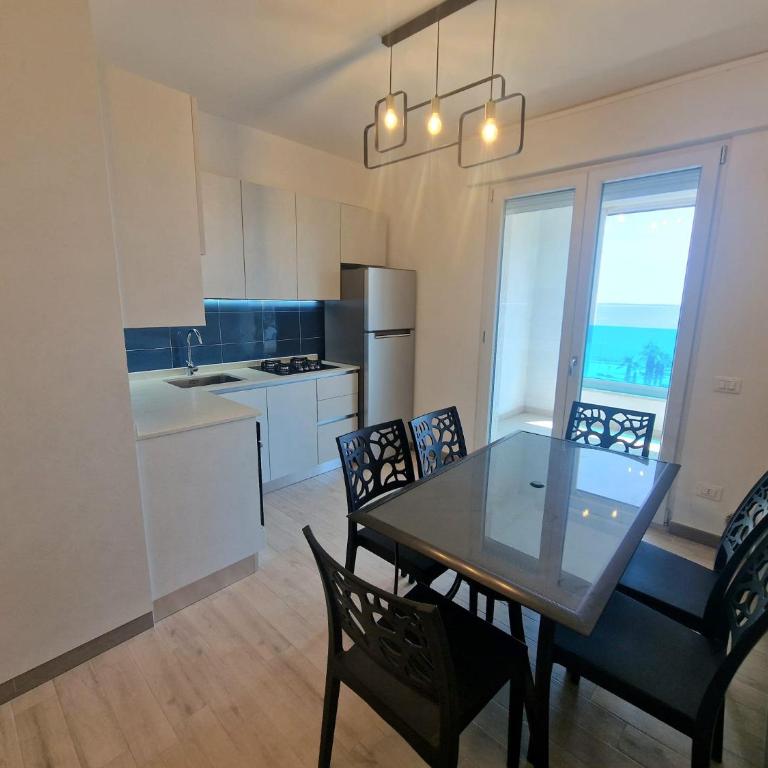 Residence Delfino Fronte Mare - Appartamento con 2 Camere da Letto e Vista Mare - 2