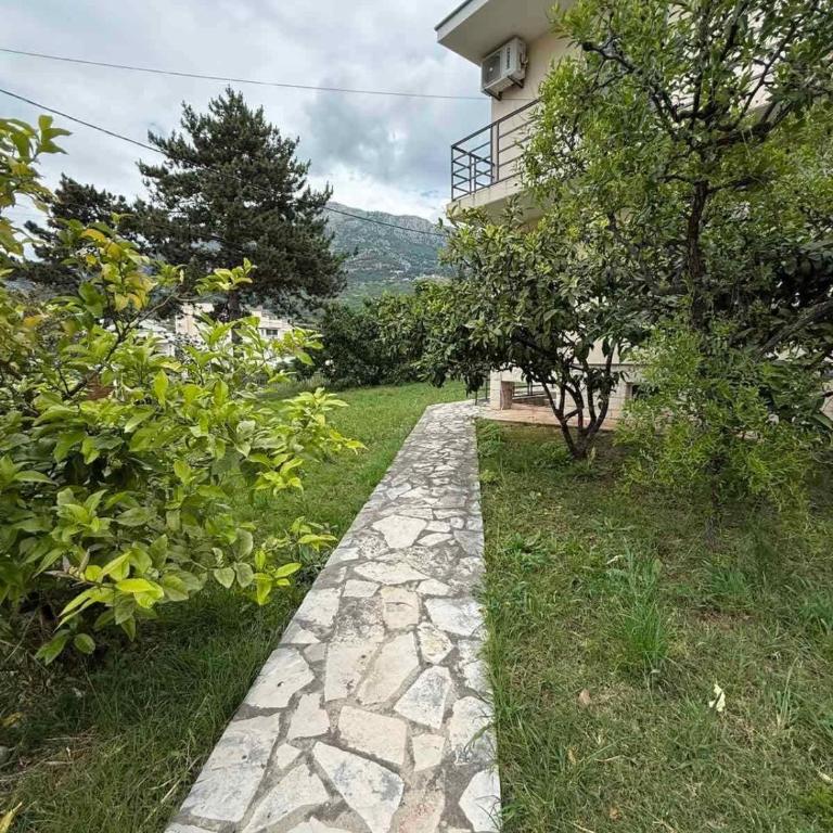 Mediteranski vrt - Three-Bedroom Villa - 6