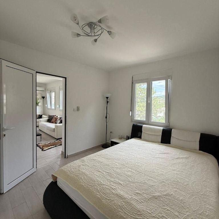 Mediteranski vrt - Three-Bedroom Villa - 8