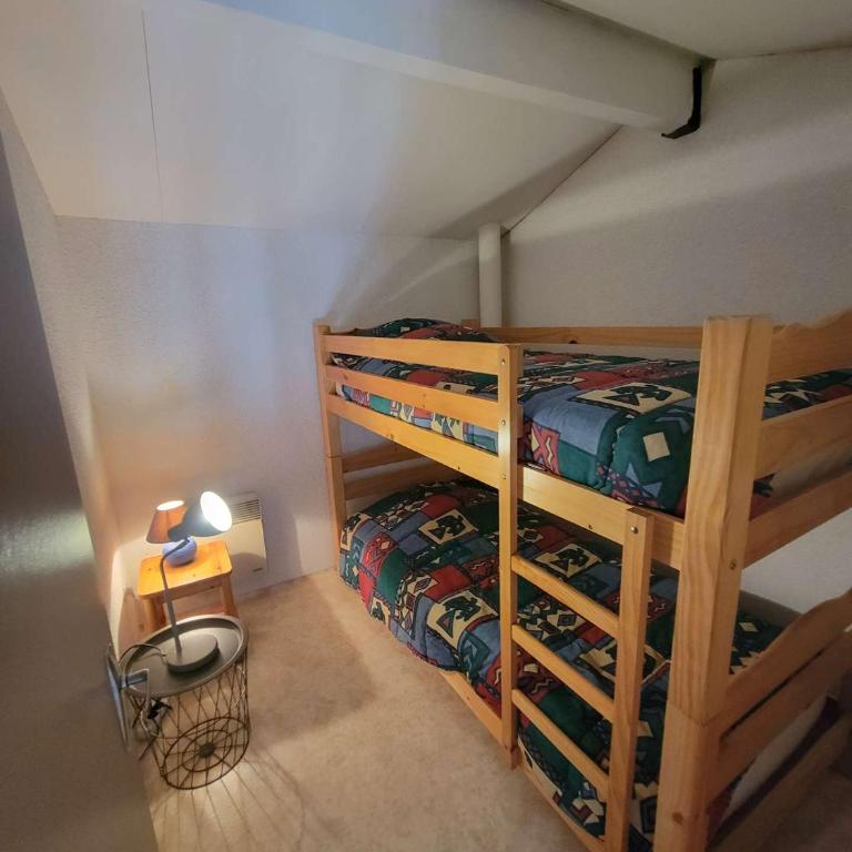 Jolie maison dans residence securisee avec piscine commune , Etage climatise, 4 couchages , 400 m de la plage de PORTIRAGNES PLAGE LRJP54 - Maison 2 Chambres - 4