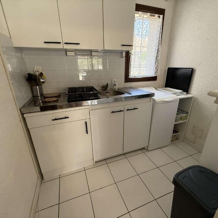 Jolie maison dans residence securisee avec piscine commune , Etage climatise, 4 couchages , 400 m de la plage de PORTIRAGNES PLAGE LRJP54 - Maison 2 Chambres - 7