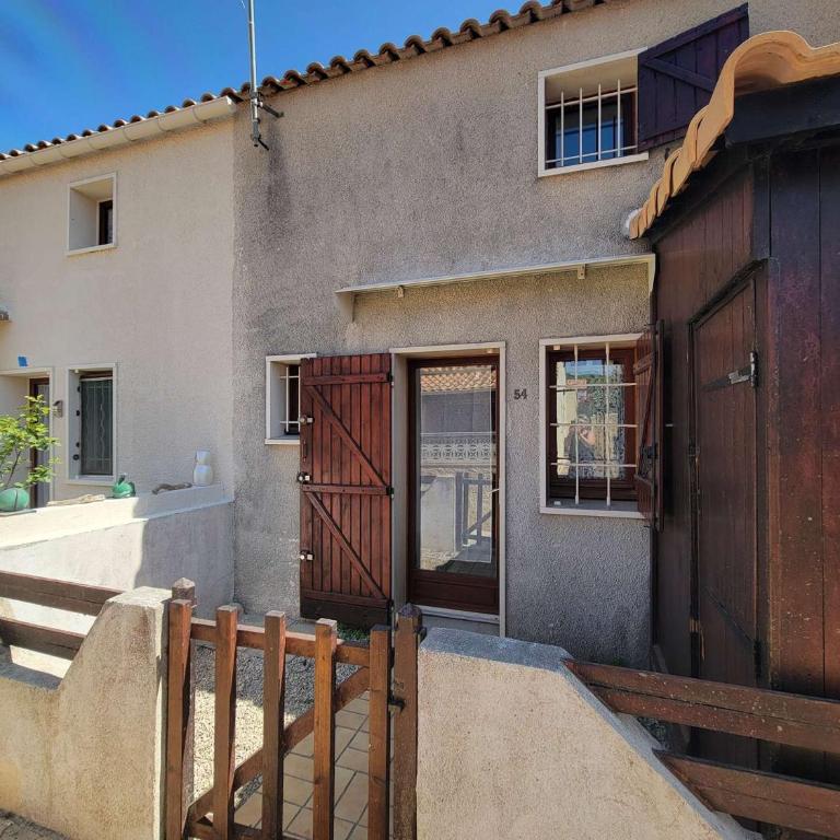 Jolie maison dans residence securisee avec piscine commune , Etage climatise, 4 couchages , 400 m de la plage de PORTIRAGNES PLAGE LRJP54 - Maison 2 Chambres - 12