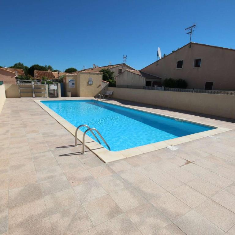 Jolie maison dans residence securisee avec piscine commune , Etage climatise, 4 couchages , 400 m de la plage de PORTIRAGNES PLAGE LRJP54 - Maison 2 Chambres - 13