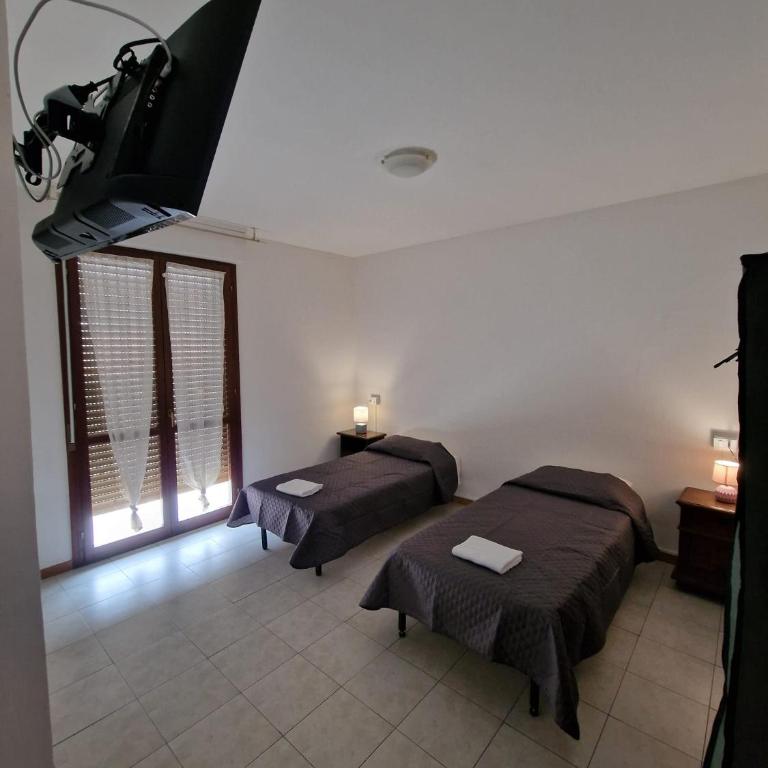 Serenity Guest House - Triple Room with Private Bathroom - 1