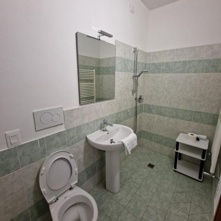 Serenity Guest House - Triple Room with Private Bathroom - 4