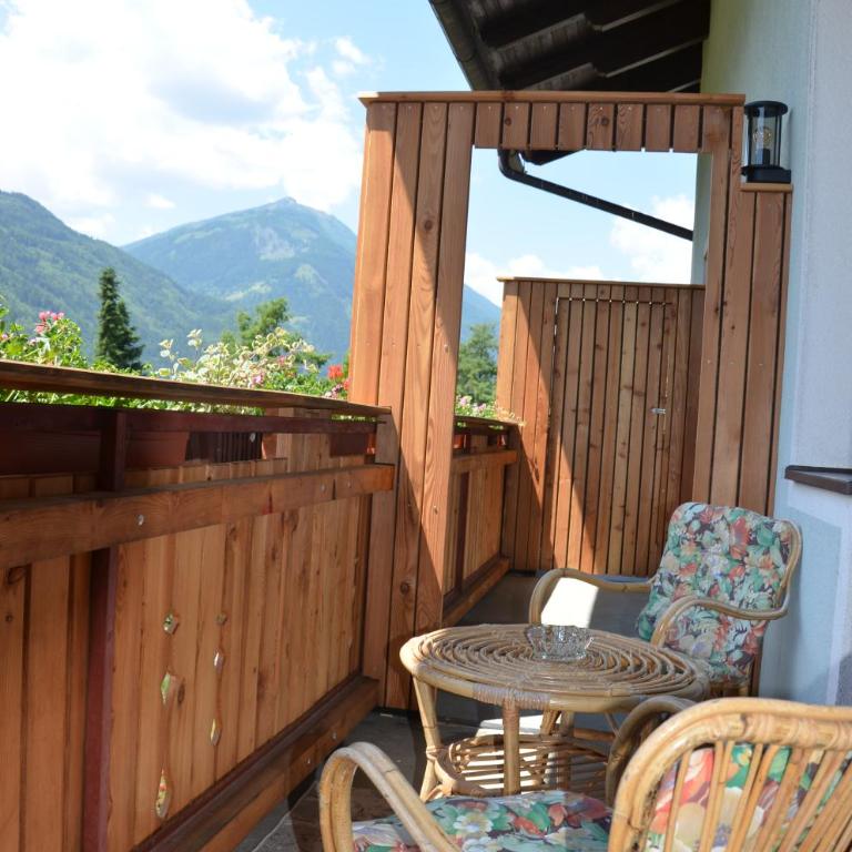 Landhaus Königsreiner - Familienzimmer mit Balkon - 1