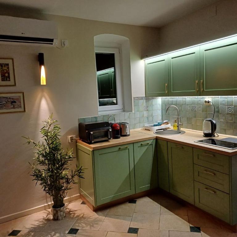 Old Town Mattarelli with Balcony and Street View - One-Bedroom Apartment - 15