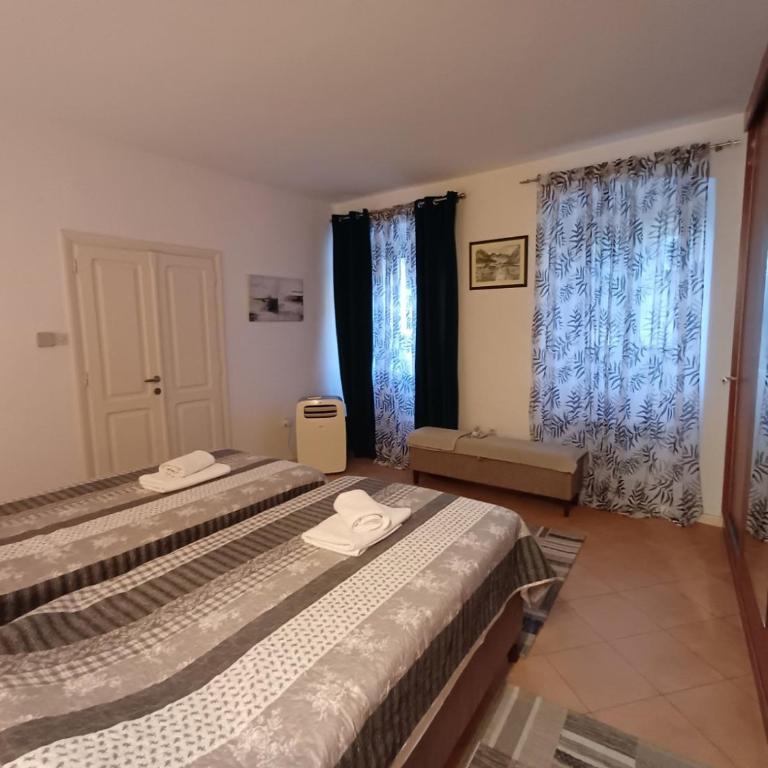 Old Town Mattarelli with Balcony and Street View - One-Bedroom Apartment - 33