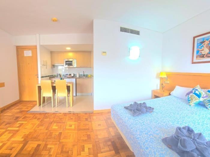 Studio Pepitas with sea and pool views Steps from Puerta Marina and the beaches By NAMASTE ELITE - One-Bedroom Apartment - 6