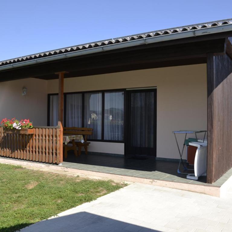 Bungalow Serajnik - Ferienhaus - 1