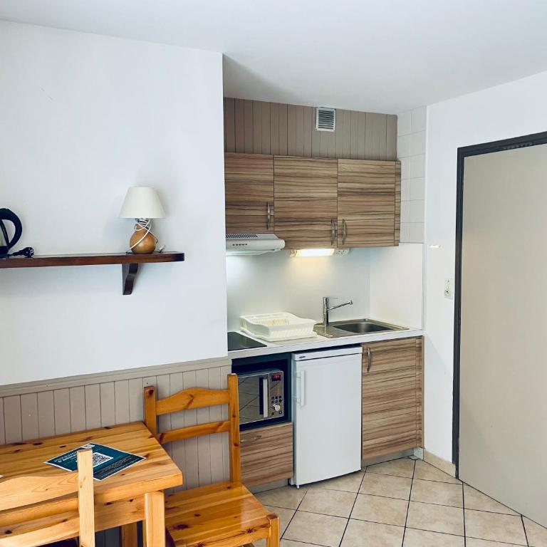 Résidence La Rochetaillée - Studio Classique avec Terrasse - Vue sur Montagne - 2 Adultes - 5
