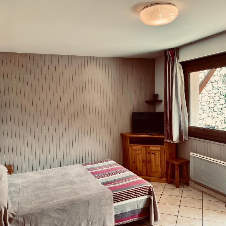Résidence La Rochetaillée - Studio Classique avec Terrasse - Vue sur Montagne - 2 Adultes - 6
