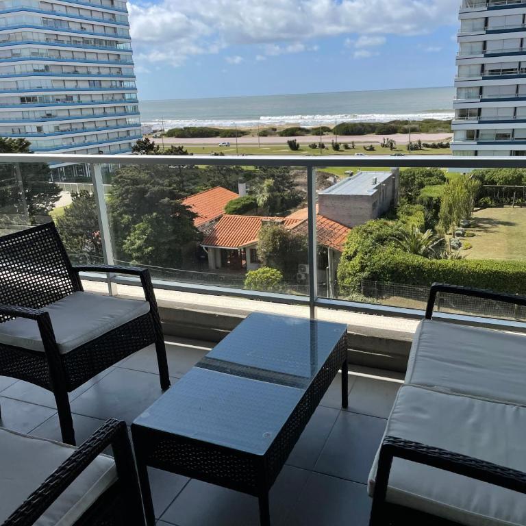 Piso exclusivo con vista al amanecer del mar - Two-Bedroom Apartment - 4