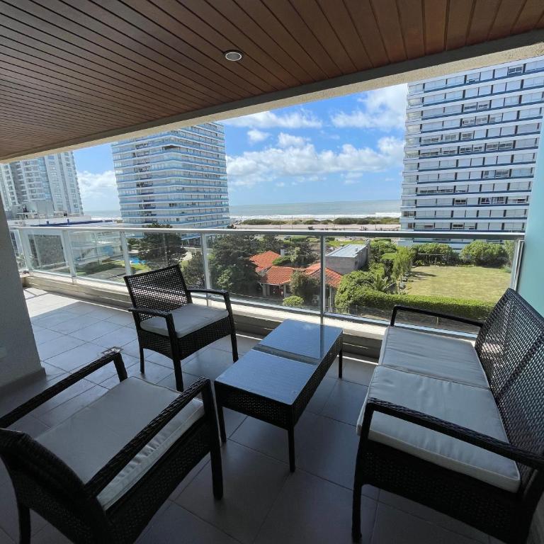 Piso exclusivo con vista al amanecer del mar - Two-Bedroom Apartment - 15