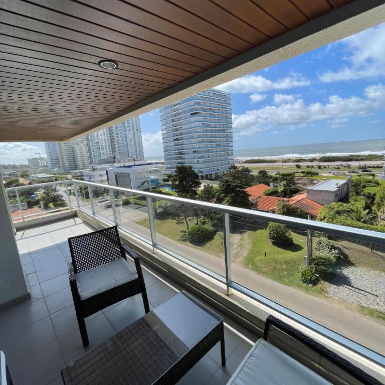 Piso exclusivo con vista al amanecer del mar - Two-Bedroom Apartment - 46