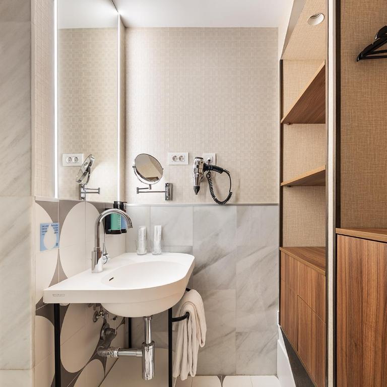 One Shot Recoletos - Economy Double or Twin Room - 5