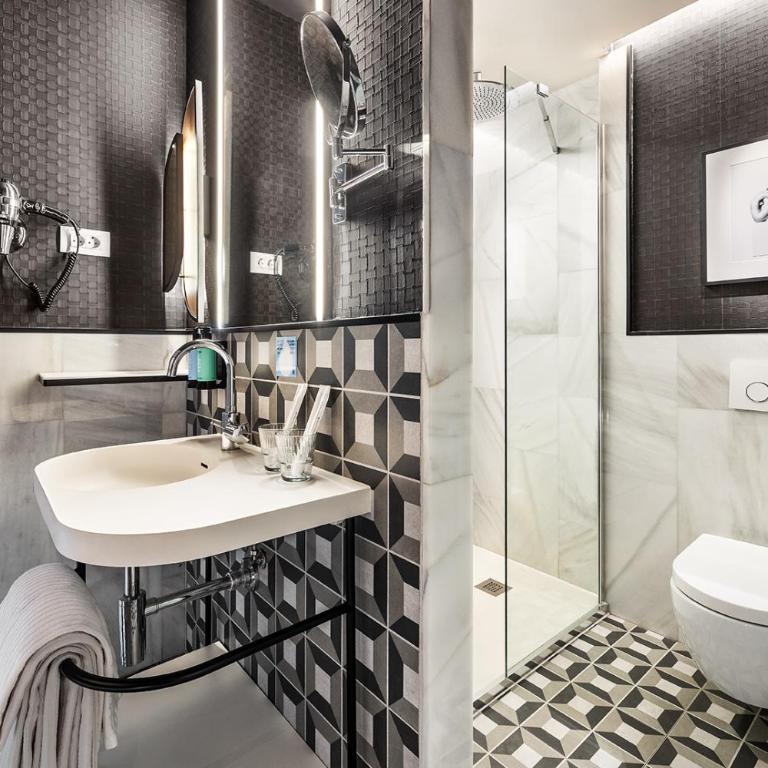 One Shot Recoletos - Executive Double or Twin Room with Balcony - 8