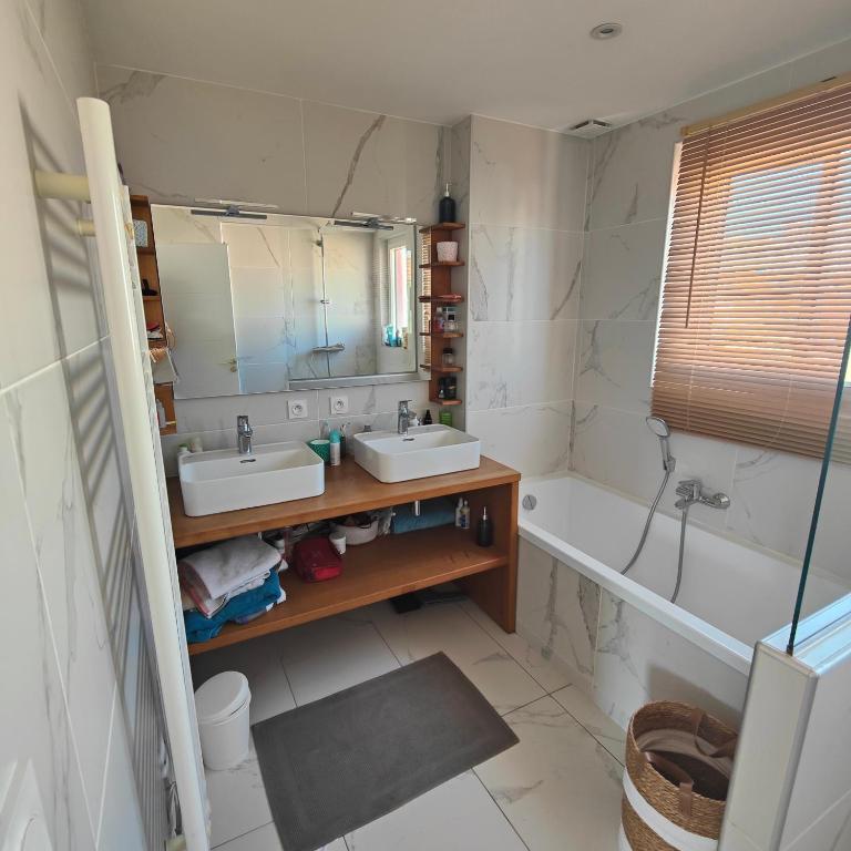 Les muriers - Three-Bedroom Villa - 9