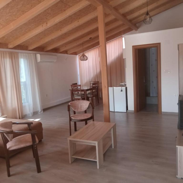 Borov Apartment - Dvokrevetna Soba sa Bračnim Krevetom /2 Zasebna Kreveta i Sopstvenim Kupatilom - 1