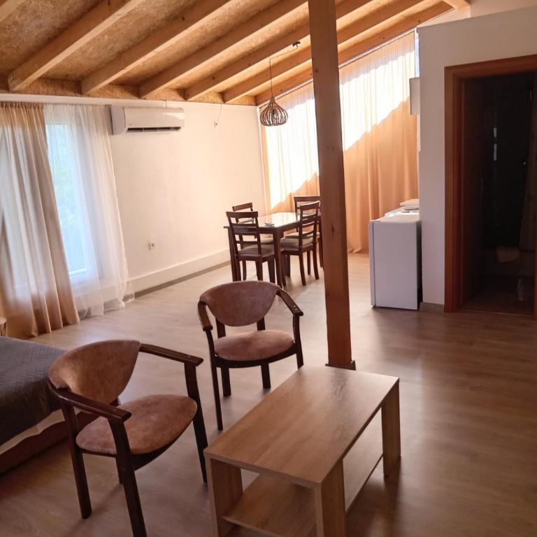 Borov Apartment - Dvokrevetna Soba sa Bračnim Krevetom /2 Zasebna Kreveta i Sopstvenim Kupatilom - 2