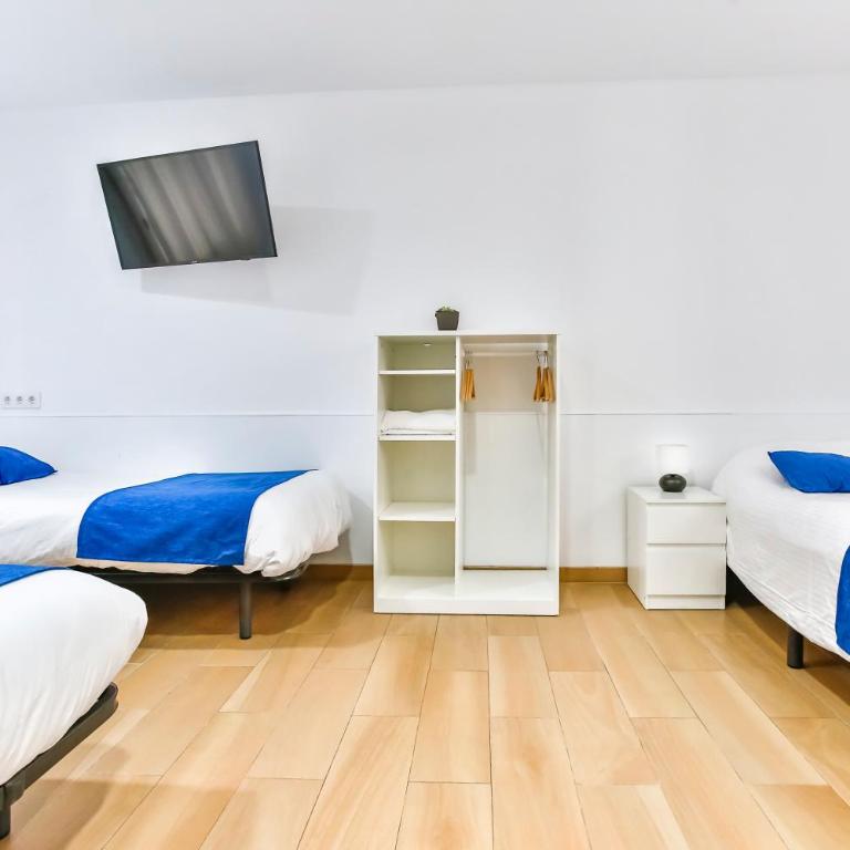Laramond Barcelona Rooms - Triple Room with Private Bathroom - 12