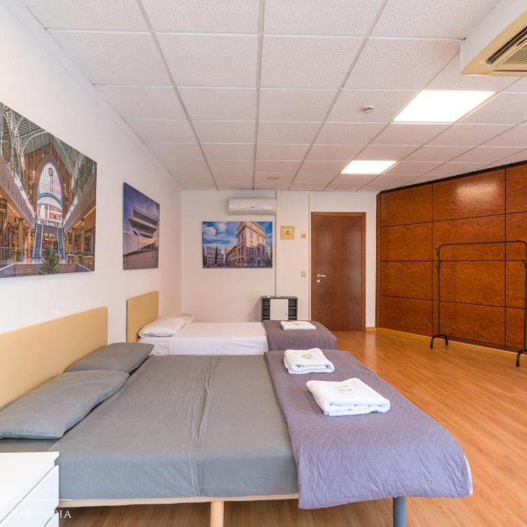 Suites Rooms Valencia - Triple Room with Shared Bathroom - 2
