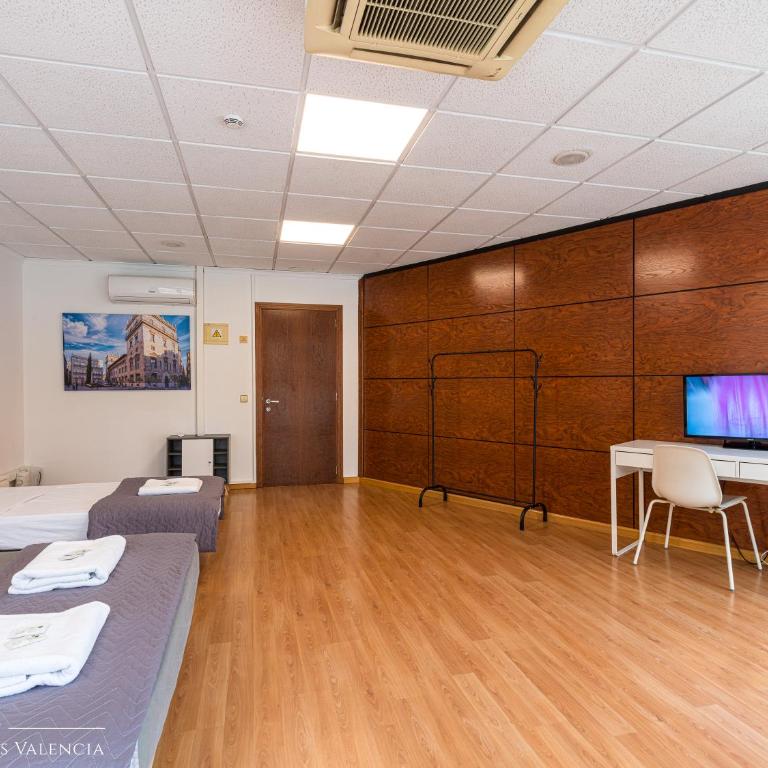 Suites Rooms Valencia - Triple Room with Shared Bathroom - 11