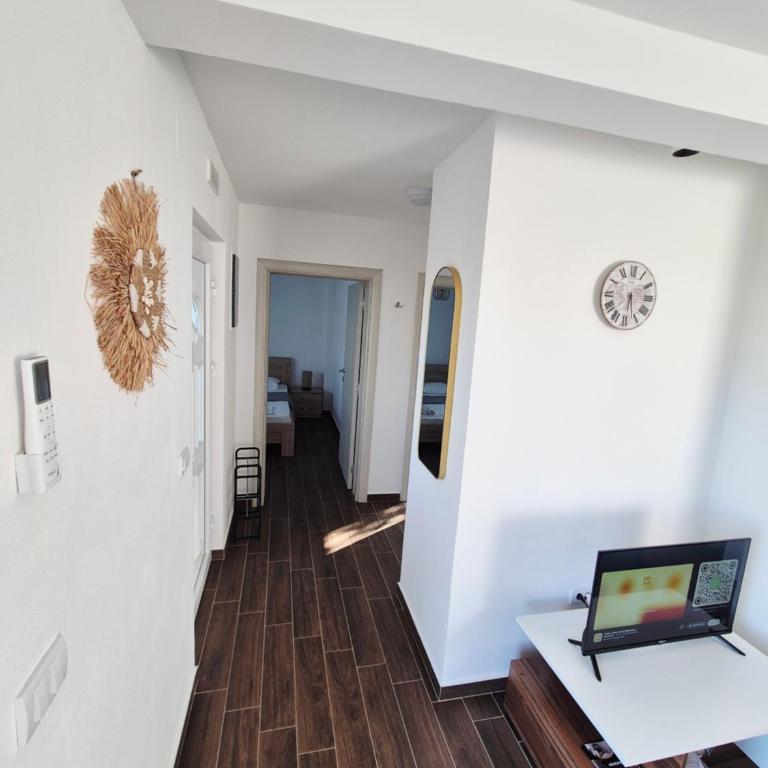 KenDar Family Apartments - Two-Bedroom Apartment - 9