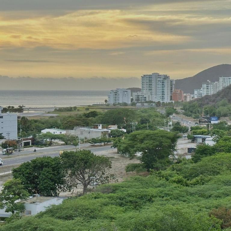 Apartment 5 minutes from Pozos Colorados beach 10 minutes from Rodadero Airport - Three-Bedroom Apartment - 8