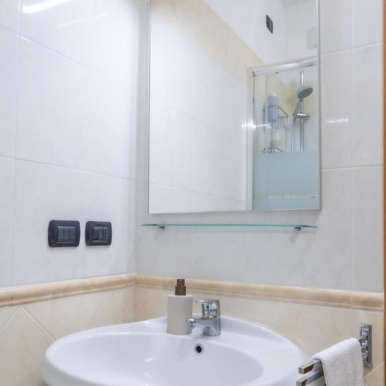 The House Room AEROPORTO FIUMICINO - Camera Matrimoniale con Bagno Privato - 41
