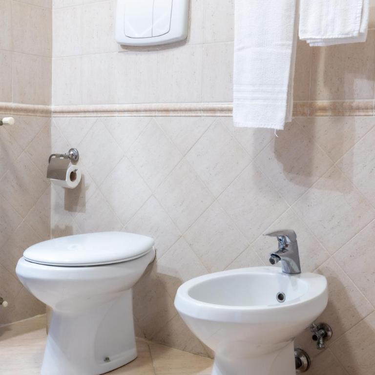 The House Room AEROPORTO FIUMICINO - Camera Matrimoniale con Bagno Privato - 47
