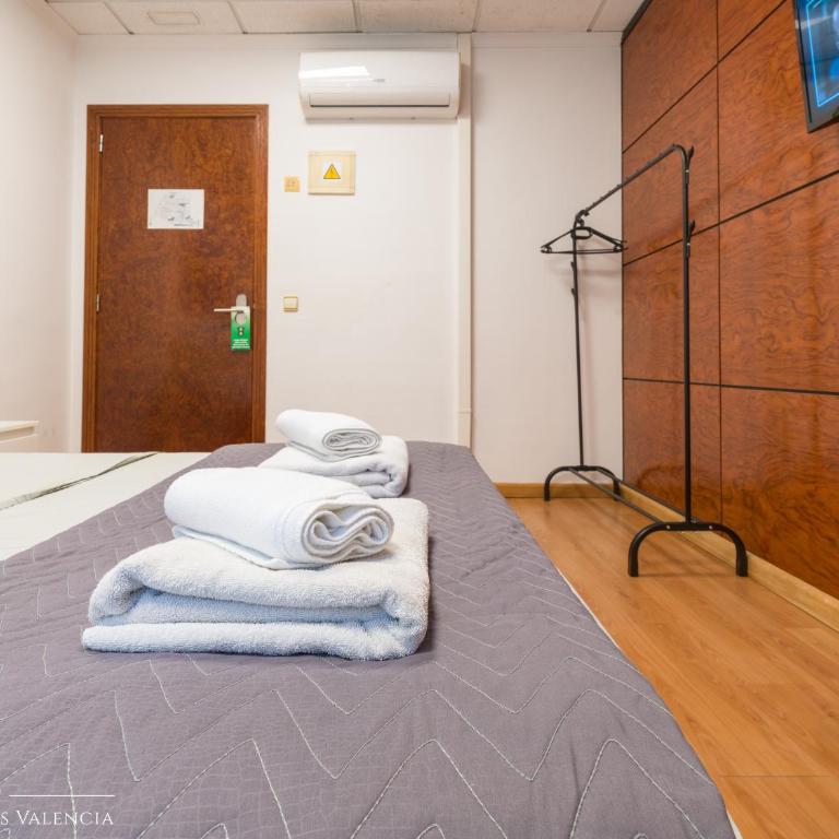 Suites Rooms Valencia - Standard Double Room with Shared Bathroom - 15