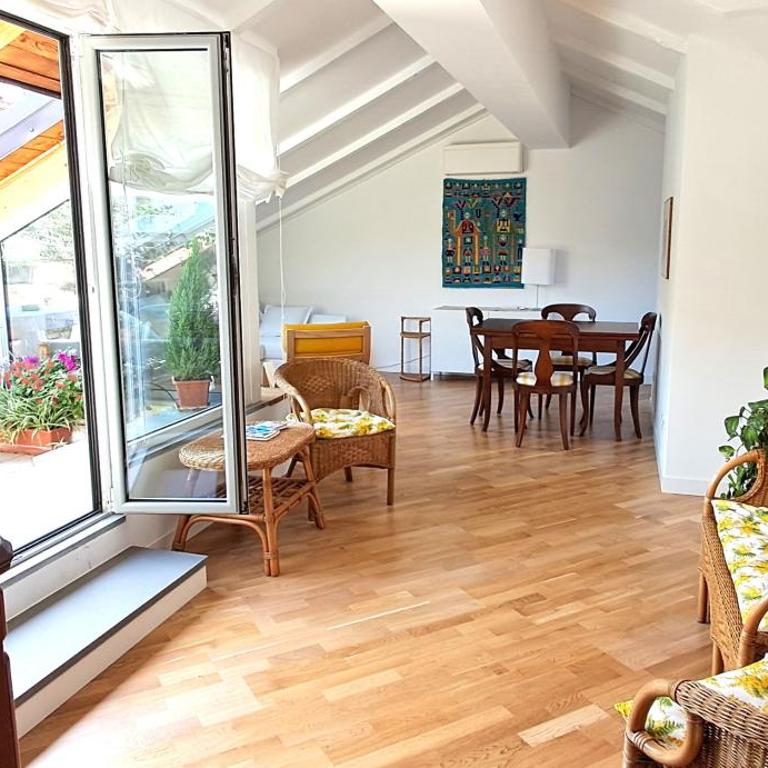 mansarda con terrazzo centralissima - Appartamento con 1 Camera da Letto - 2