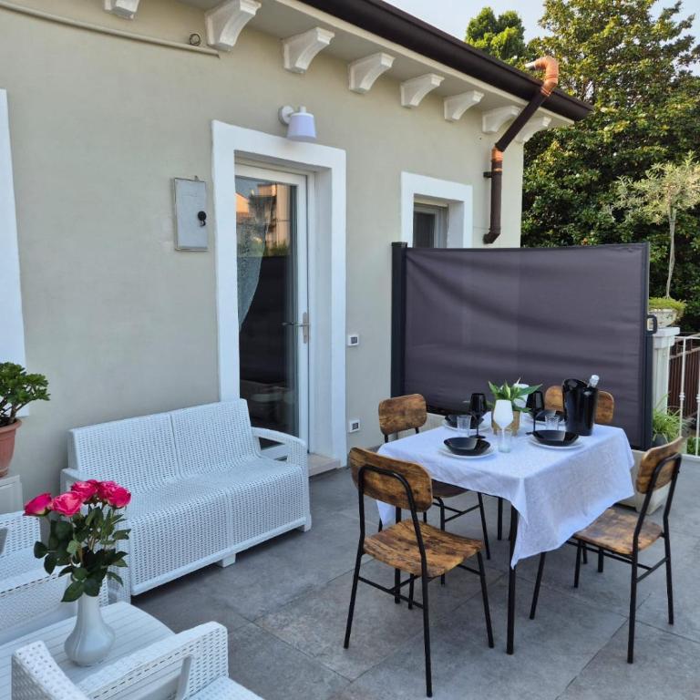 Superior Suite, Villa Joy Verona, Luxury Romantic Suite with Jacuzzi, near City Center - Appartamento - 16
