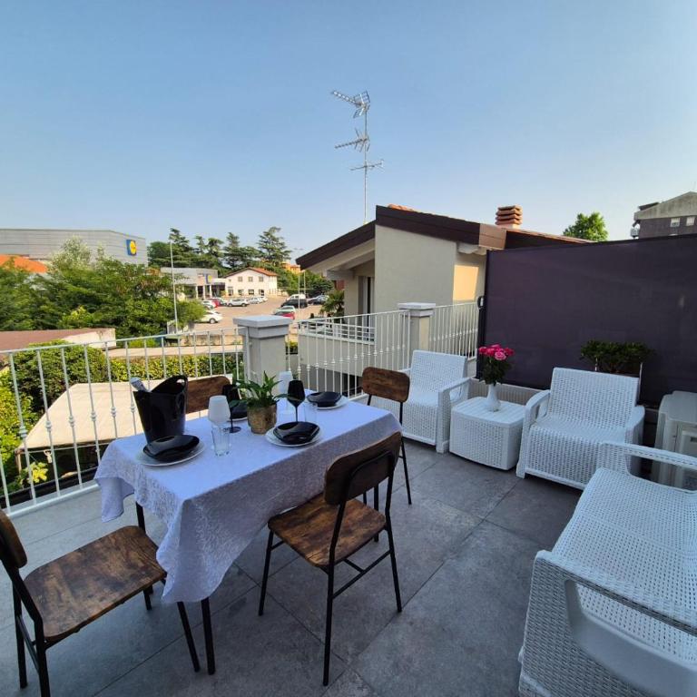 Superior Suite, Villa Joy Verona, Luxury Romantic Suite with Jacuzzi, near City Center - Appartamento - 17