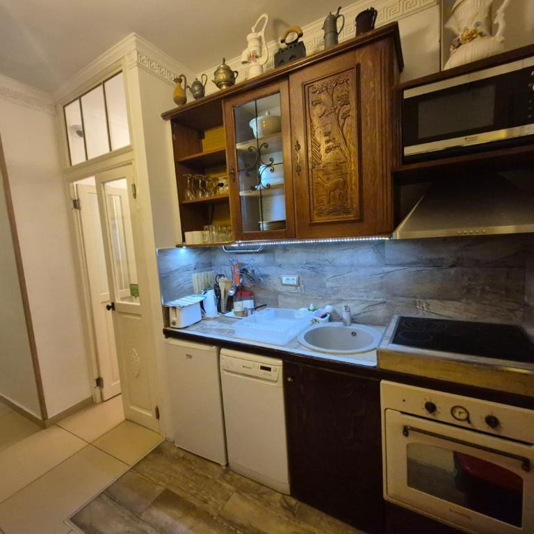 BUDGET - Authentic Belgrade Centre - Apartment #5, 4 Bedrooms, 1 full Bathroom, 1 Toilet - Apartment mit 5 Schlafzimmern - 12