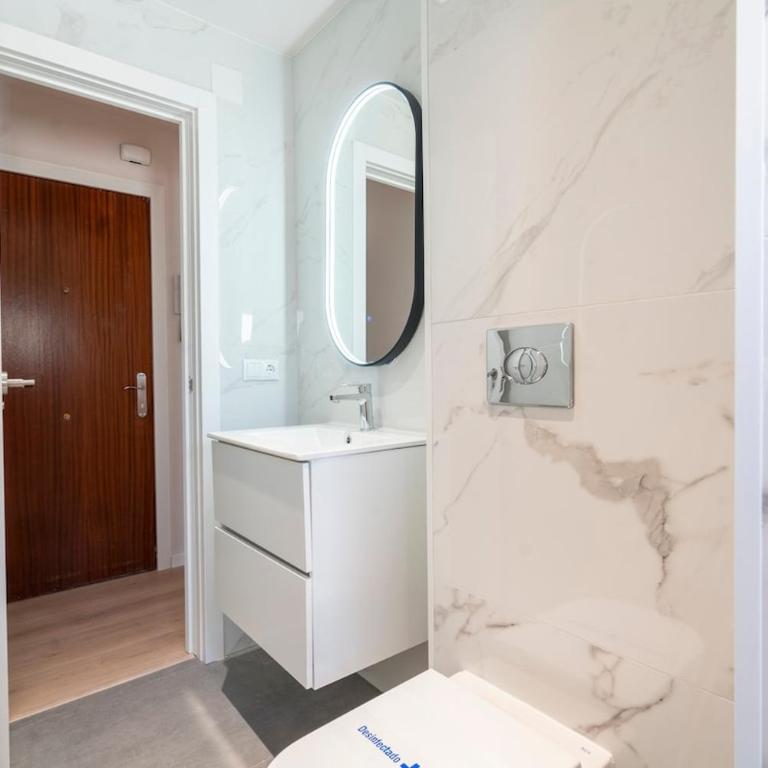 G232 Brand new Design Apartment Feria Madrid - Three-Bedroom Apartment - 4