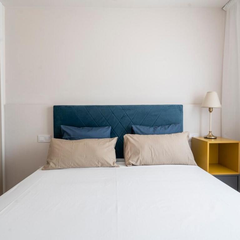 G232 Brand new Design Apartment Feria Madrid - Three-Bedroom Apartment - 12