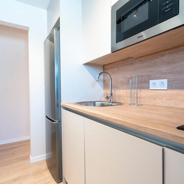 G232 Brand new Design Apartment Feria Madrid - Three-Bedroom Apartment - 14