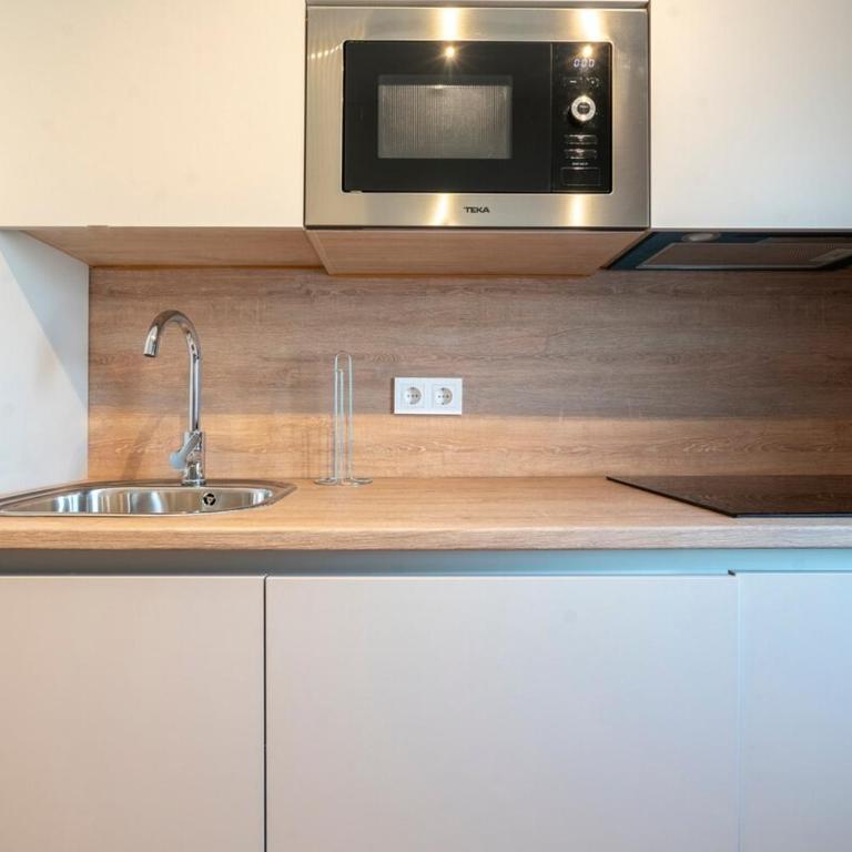 G232 Brand new Design Apartment Feria Madrid - Three-Bedroom Apartment - 20